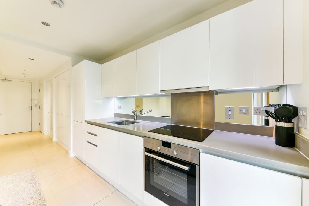 Property photo 2 of 7 Kitchen