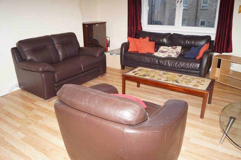 Property photo 2 of 8 Lounge