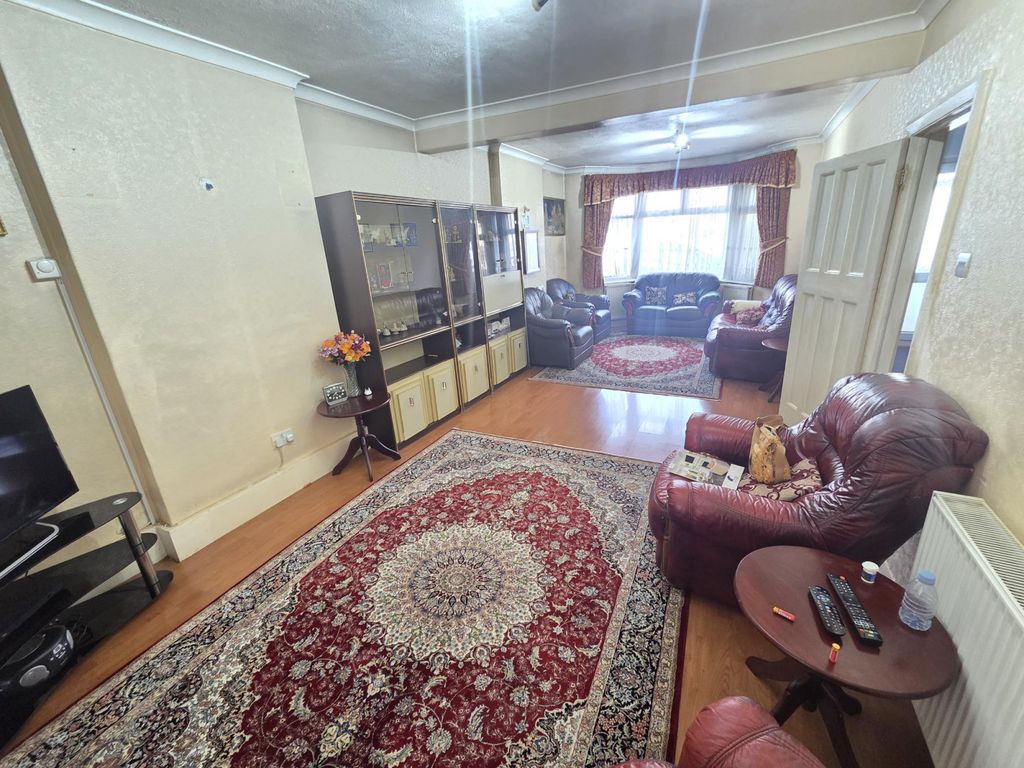 Property photo 2 of 17 Gallery