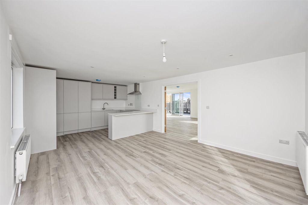 Additional image 10 of 2 bed flat to rentMontague Street, Worthing BN11