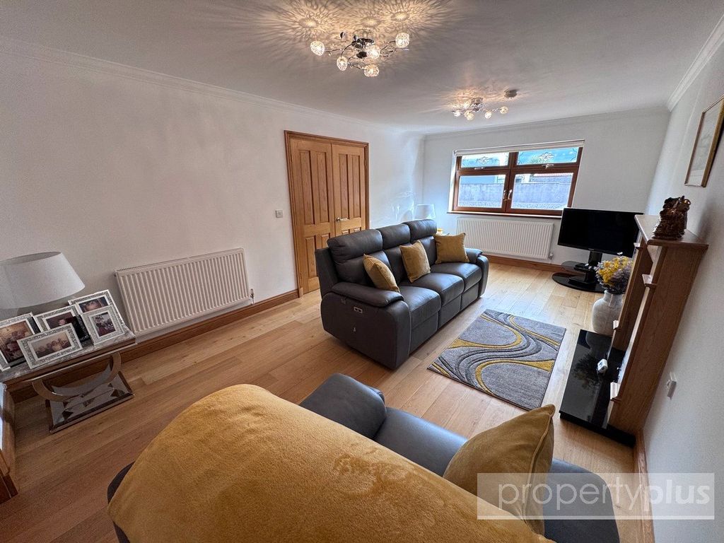 Property photo 3 of 33 Picture No. 23