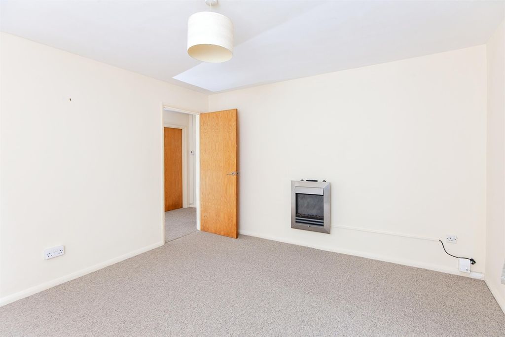 Property photo 2 of 5 Living Room