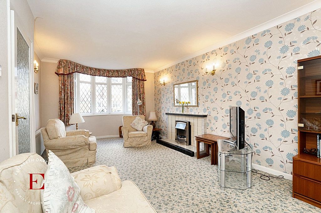 Property photo 2 of 31