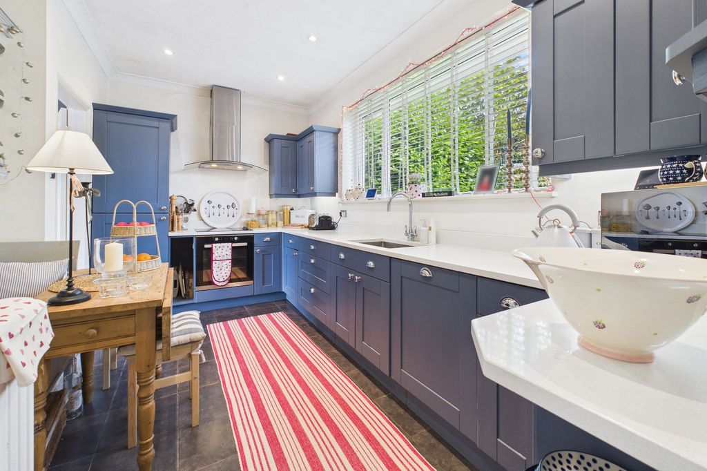 Property photo 3 of 20 Kitchen