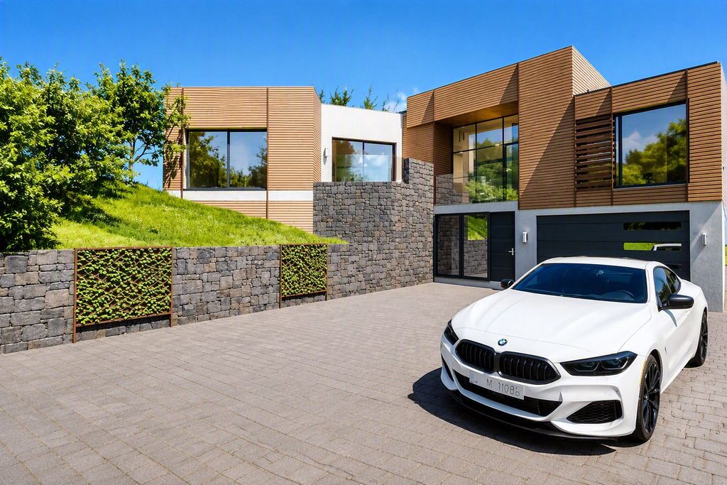 Property photo 1 of 12 Design