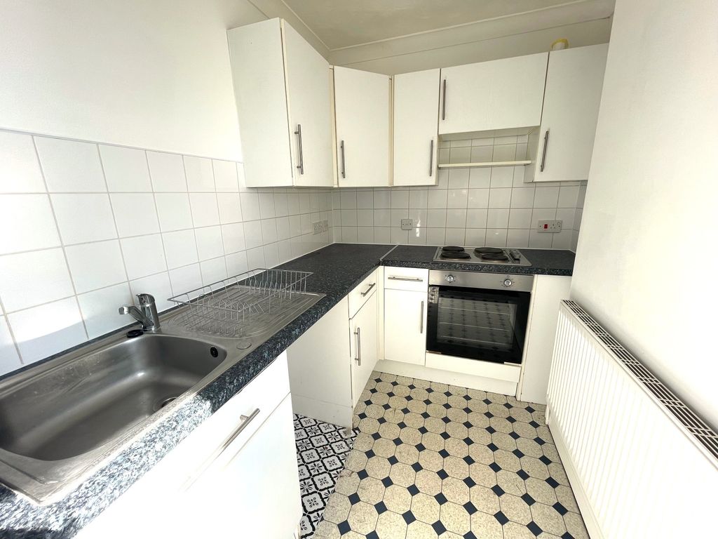 Additional image 5 of 2 bed flat to rentWarwick Street, Ryde PO33