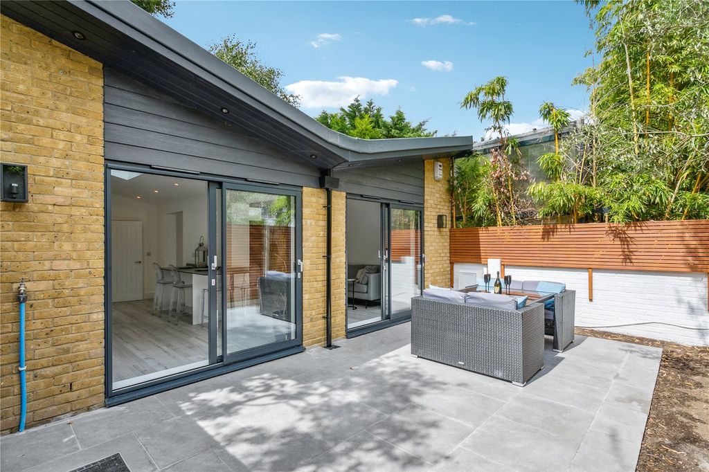 Property photo 1 of 9