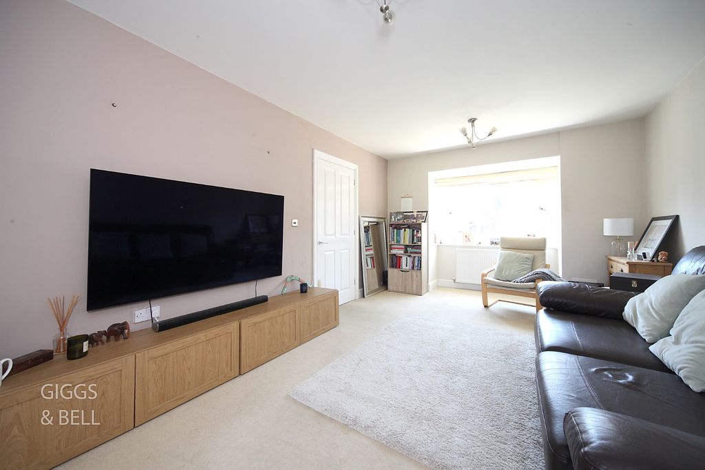 Property photo 2 of 26 5184441