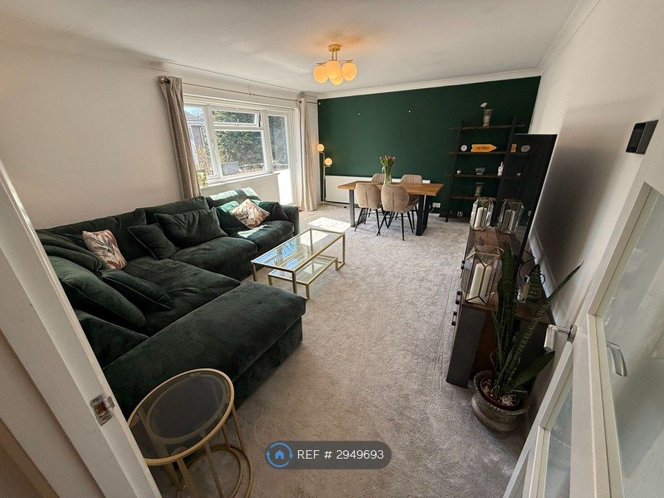 Property photo 3 of 8 Lounge