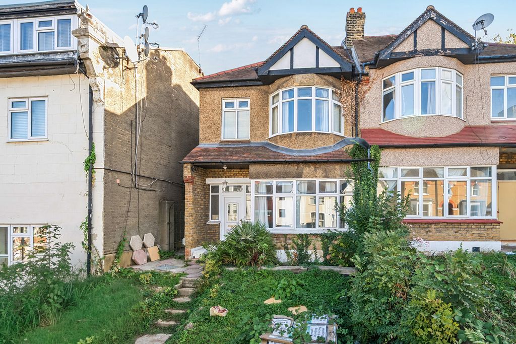 Property photo 1 of 17 External
