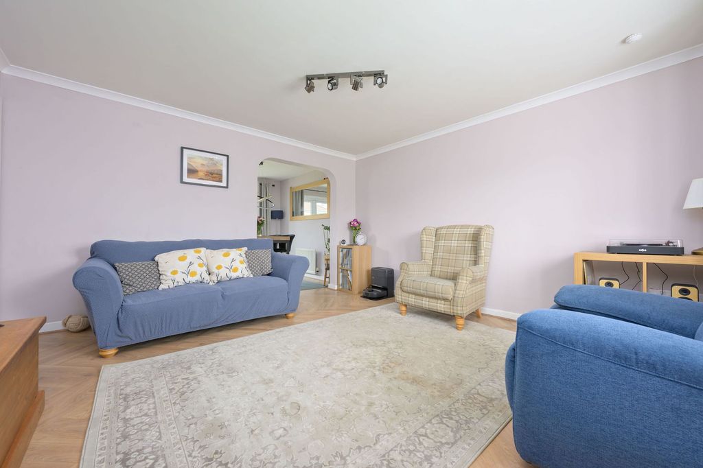 Property photo 2 of 31