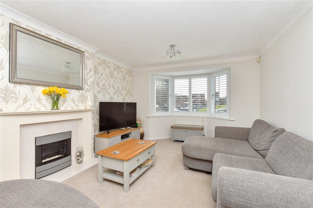 Property photo 3 of 17 Lounge