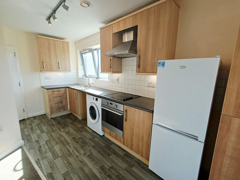 Property photo 3 of 21 Kitchen