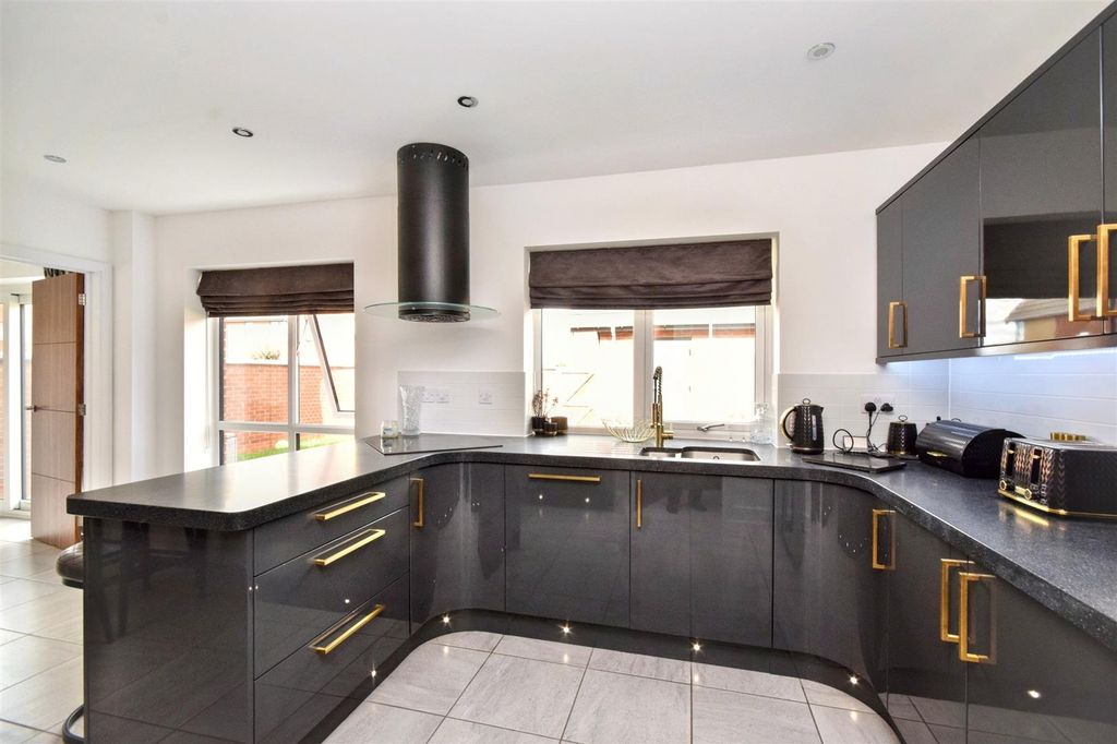 Property photo 2 of 13 10 (62).Jpg