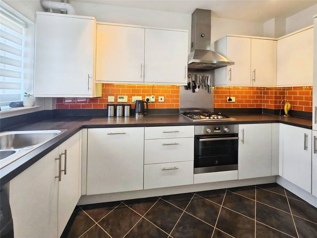 Property photo 3 of 15 Picture No. 17