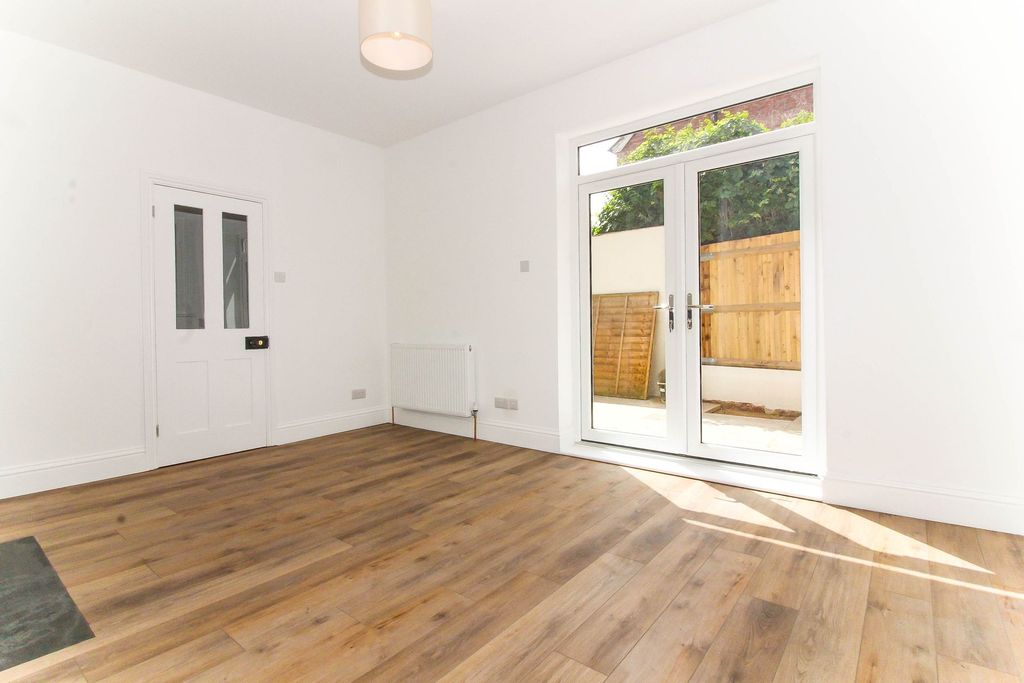 Property photo 3 of 27