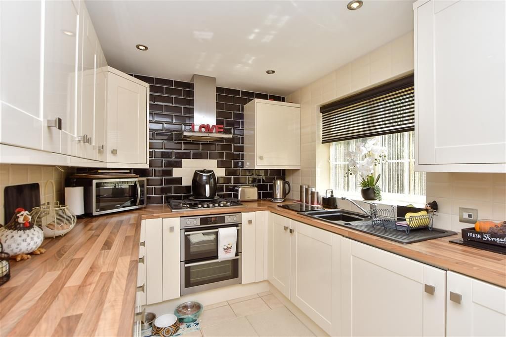 Property photo 3 of 12 Kitchen