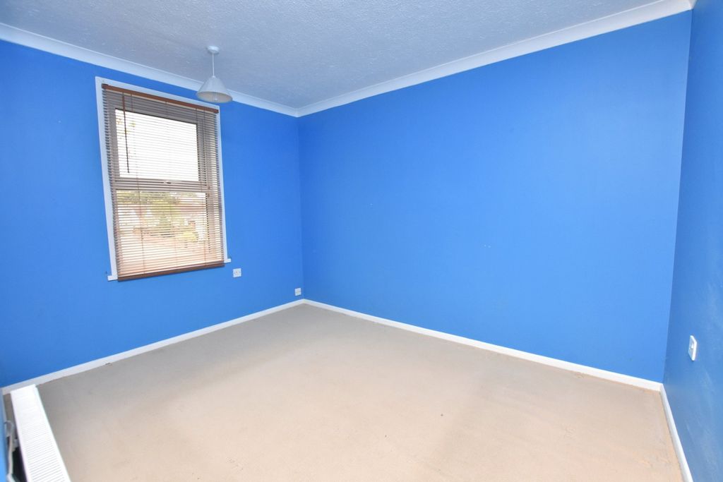 Property photo 3 of 11 Bedroom 2