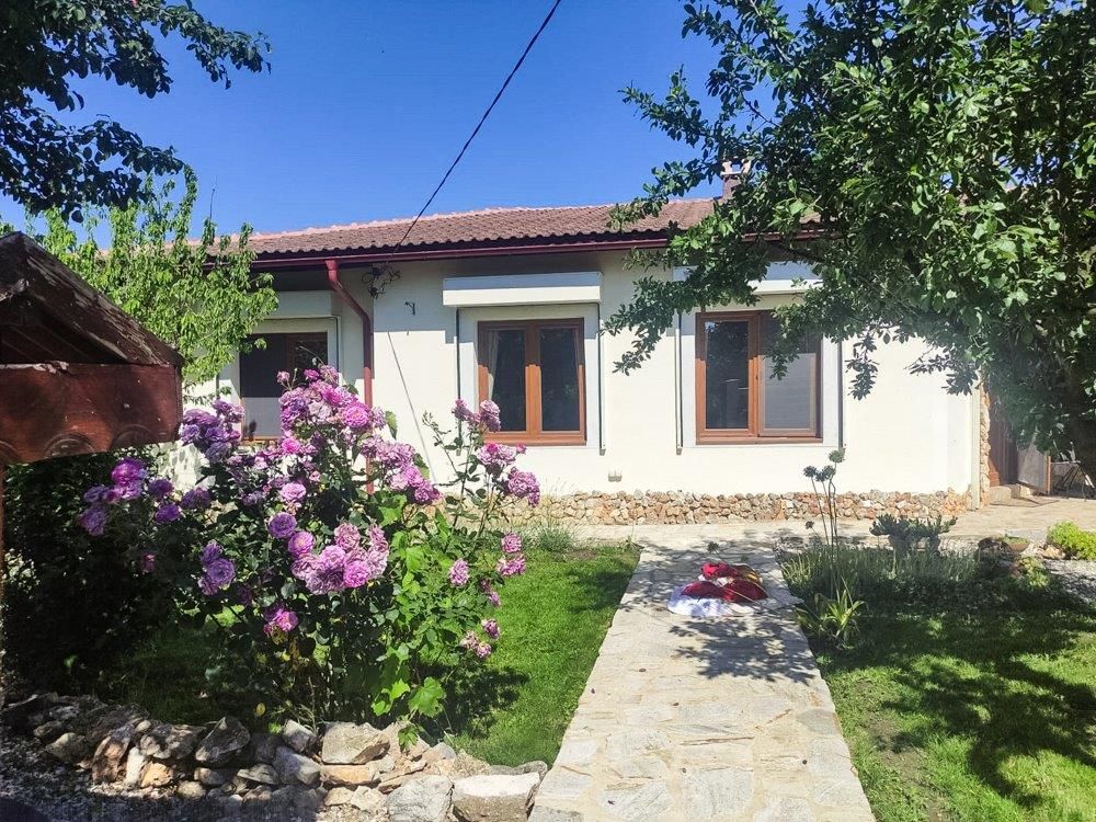 Property photo 1 of 8