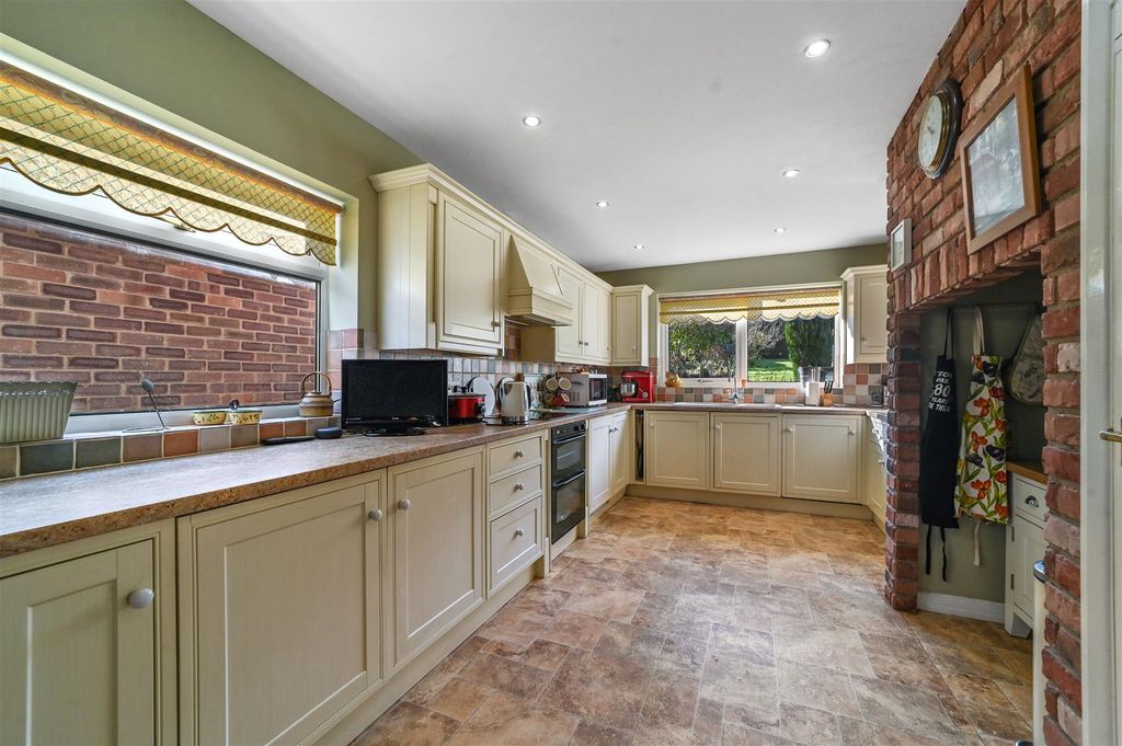 Property photo 2 of 17 Kitchen