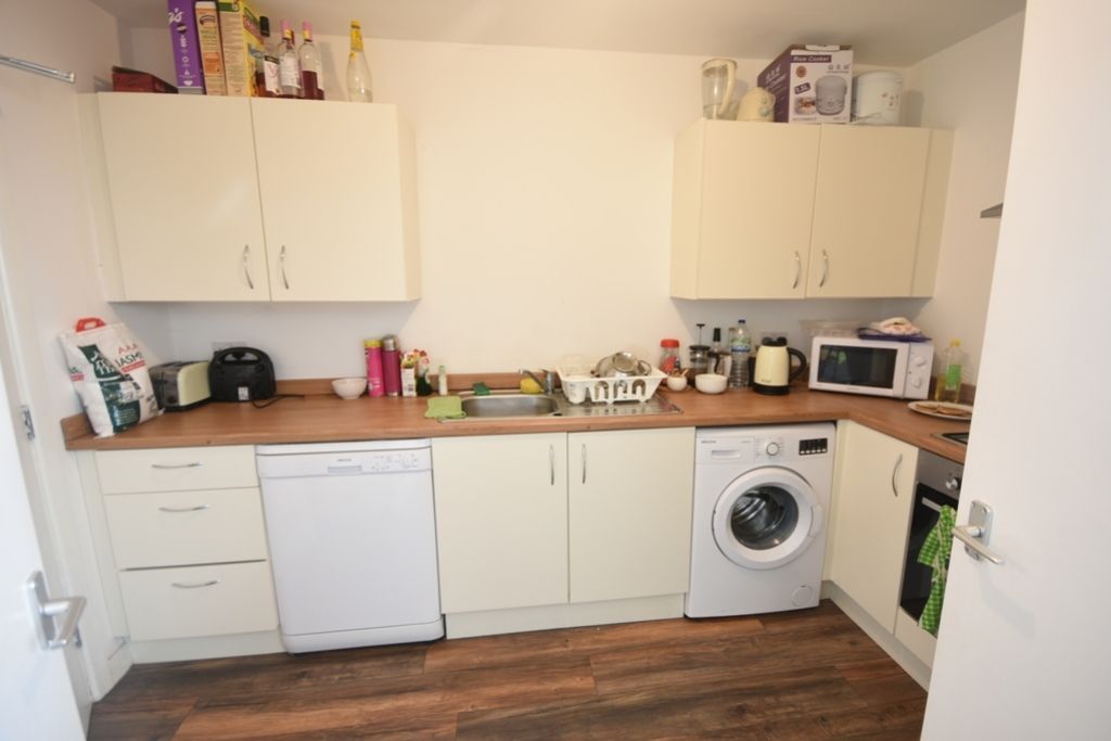 4 bed flat to rent Spital Tongues