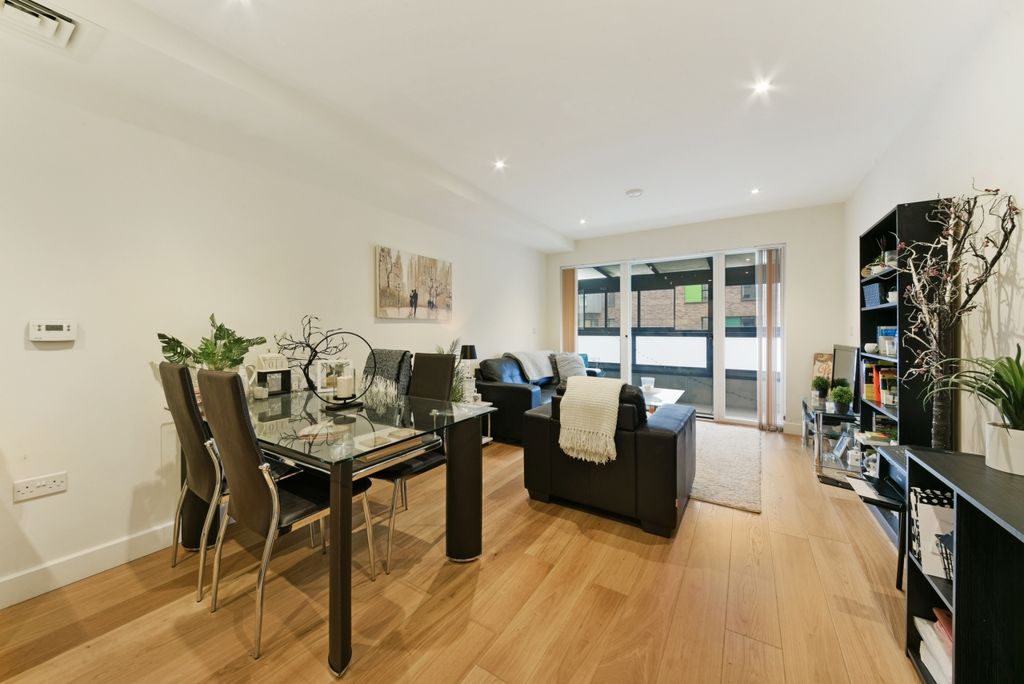 Property photo 1 of 10 Dining Area