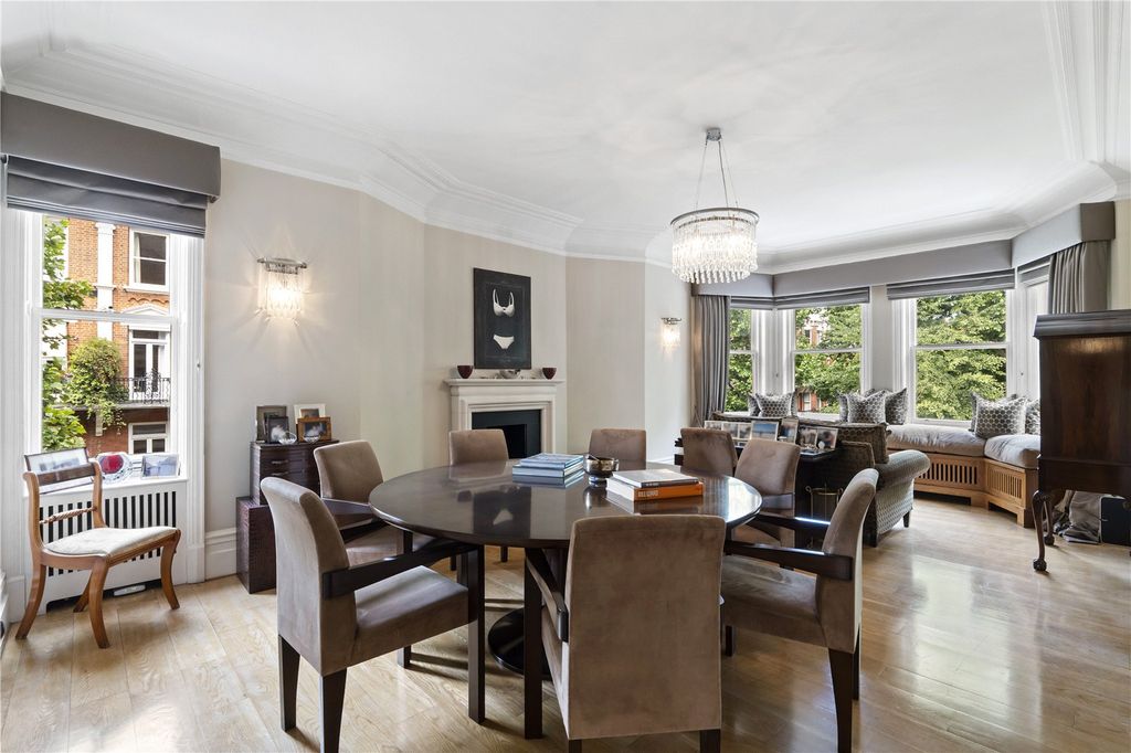 Property photo 3 of 21 Dining Area
