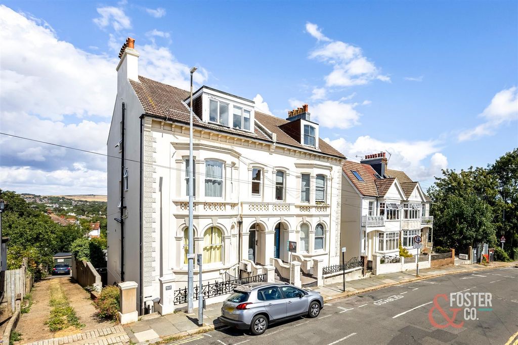 Property photo 1 of 14 Highcroft Villas 52, Flat 4-014.Jpg