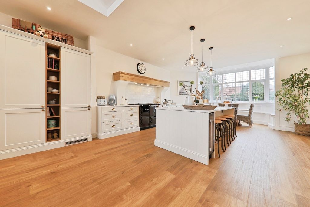 Property photo 3 of 23 4954957