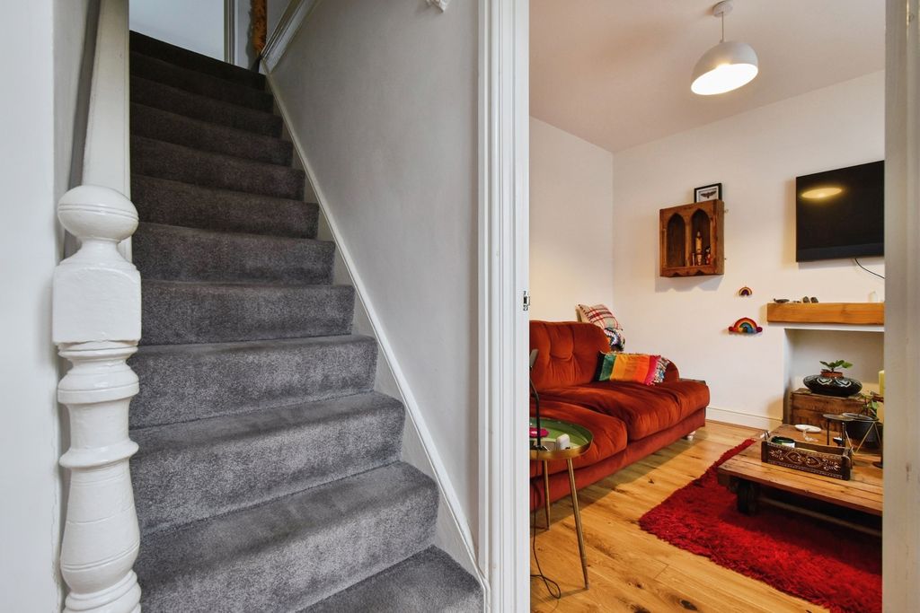 Property photo 3 of 20 Pbox-Img.Jpg