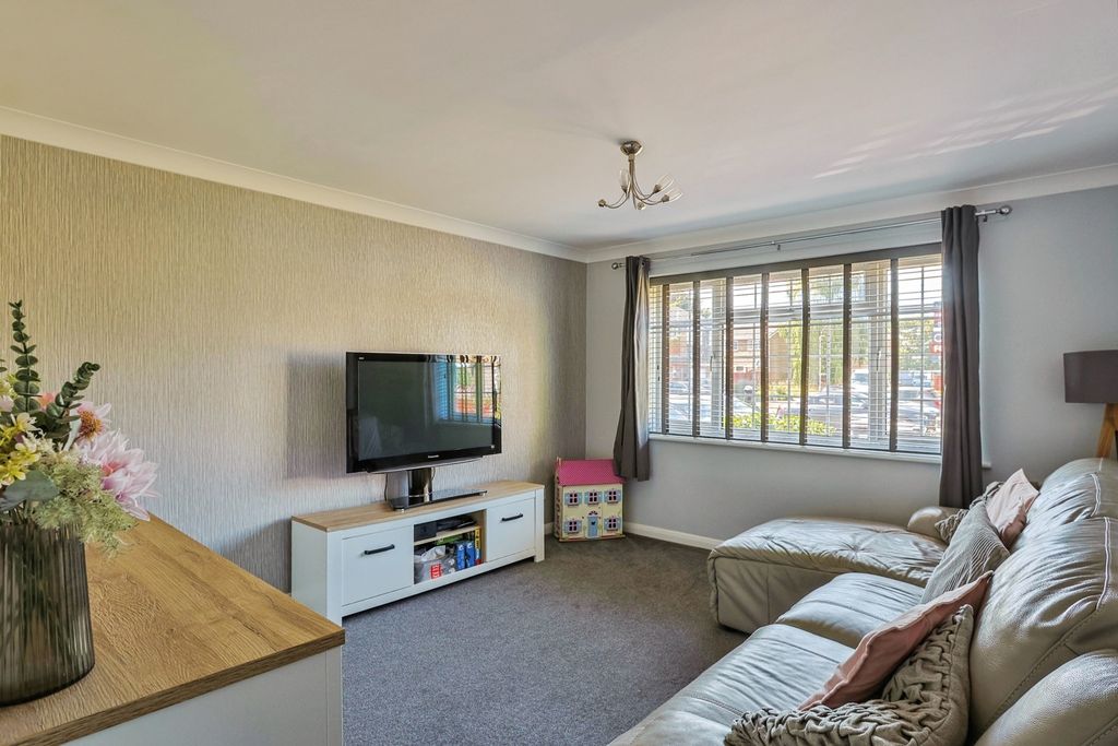 Property photo 3 of 20 Pbox-Img.Jpg