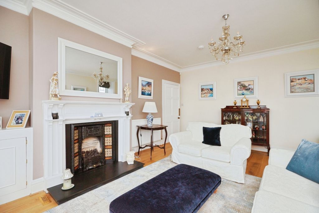 Property photo 3 of 35 Pbox-Img.Jpg