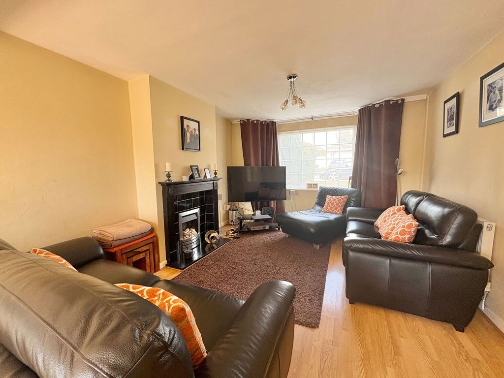 Property photo 2 of 25