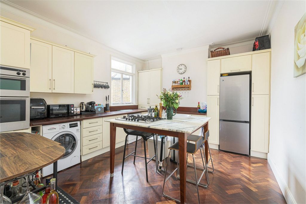 Property photo 2 of 12 Picture No. 17