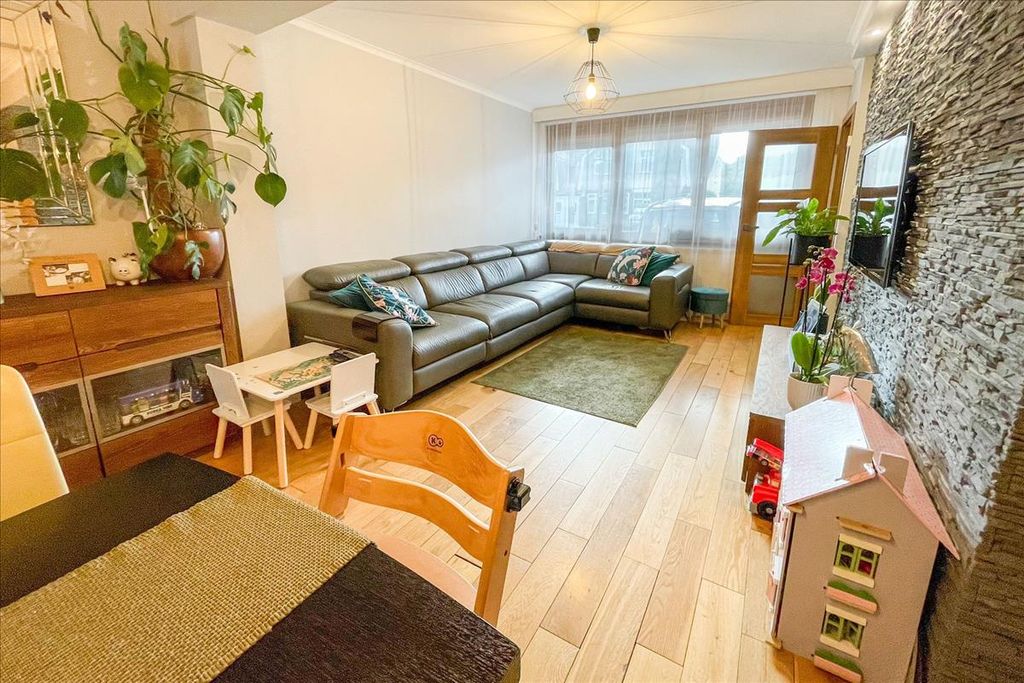 Property photo 3 of 23