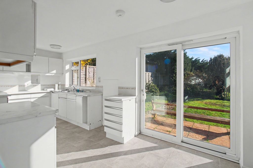 Property photo 3 of 24