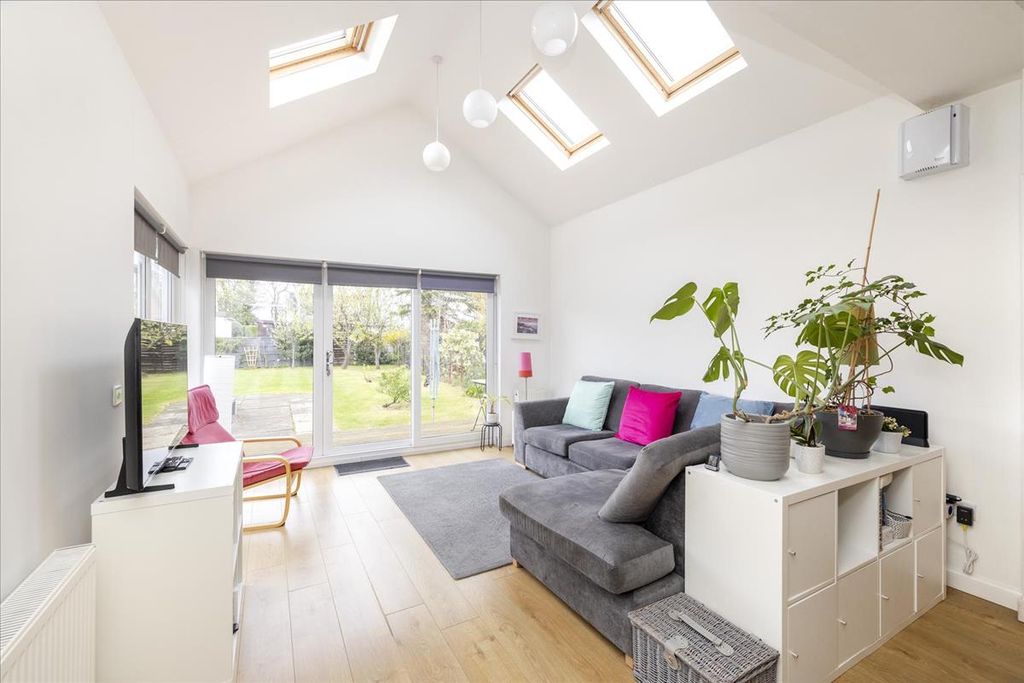 Property photo 2 of 36