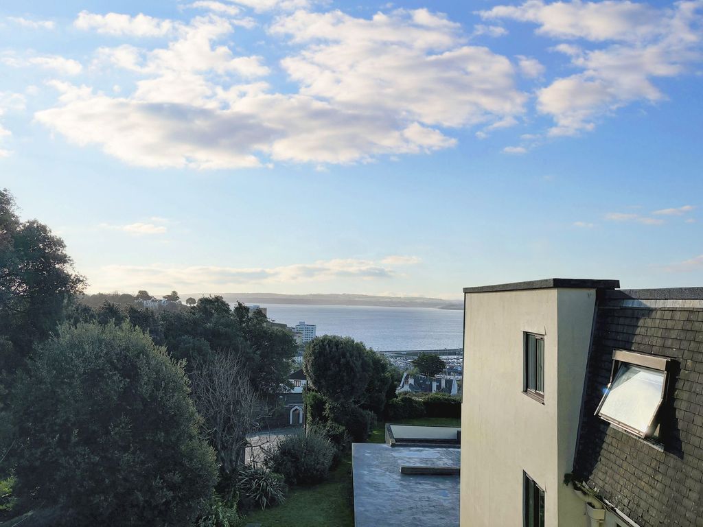 Property photo 2 of 26