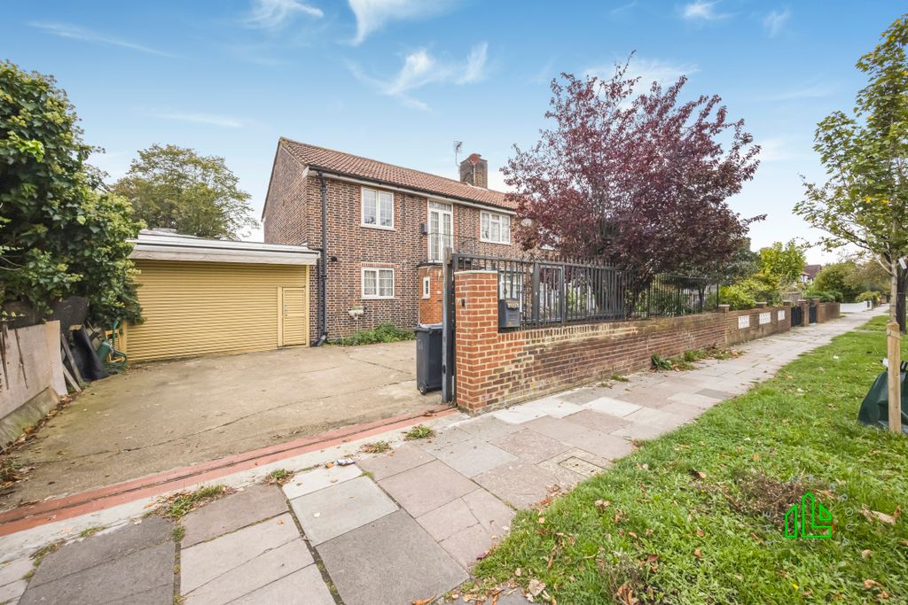 Property photo 3 of 33