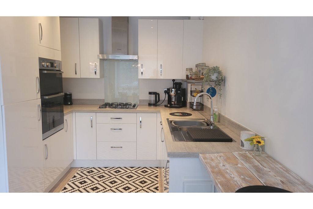 Property photo 3 of 24 Kitchen