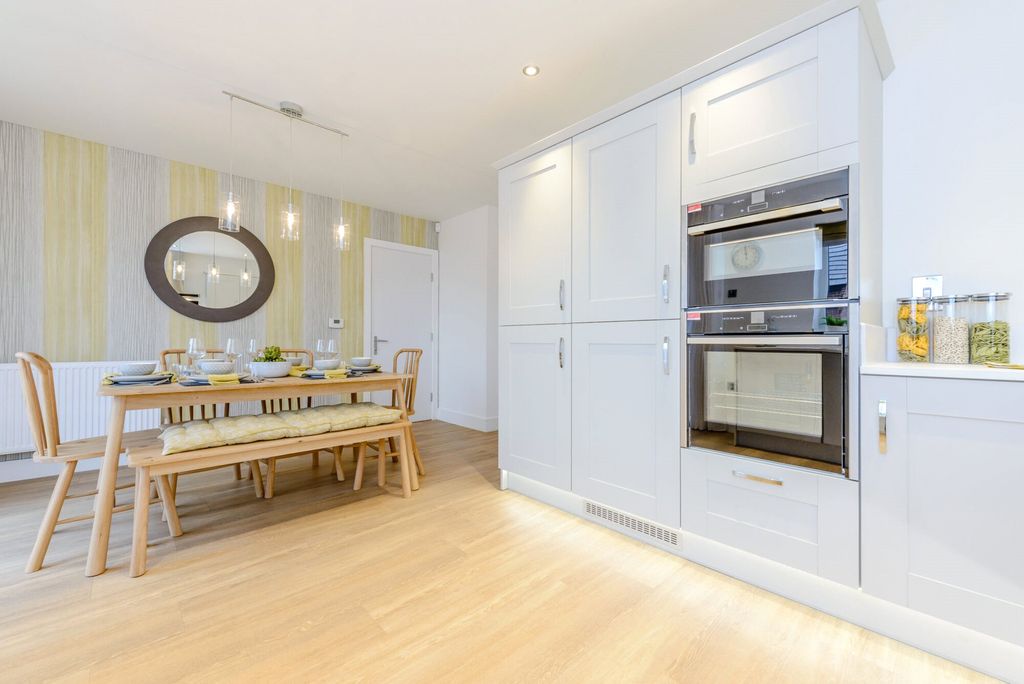 Property photo 2 of 16 Show Home