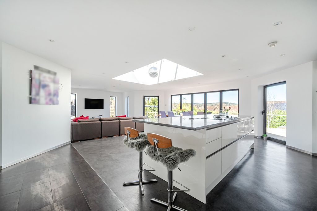 Property photo 3 of 20