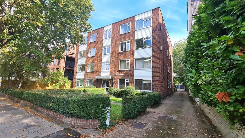 Property photo 1 of 15 Beaumaris, Brownlow Rd N11