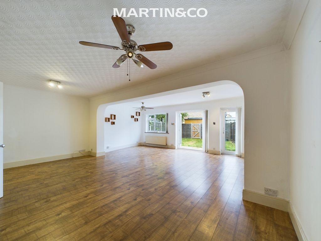 Property photo 2 of 12 Cam03627G0-Pr0045-Still003