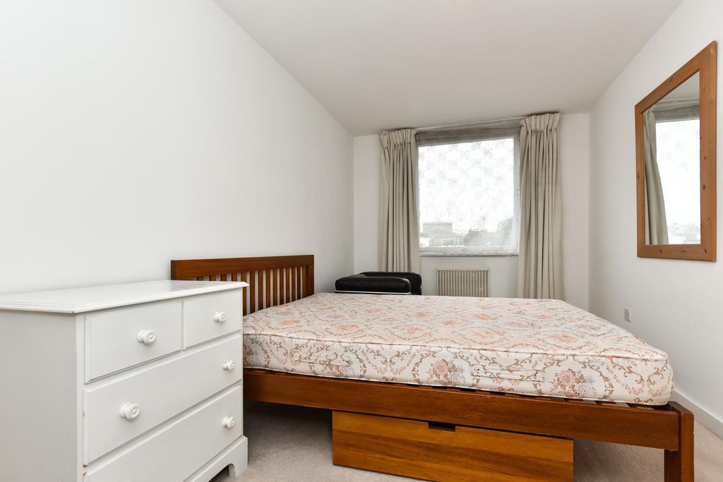 Property photo 3 of 8 Bedroom