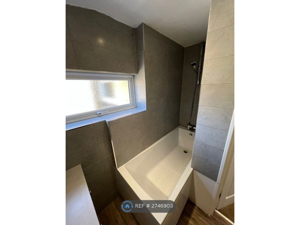 Property photo 3 of 6 Bathroom