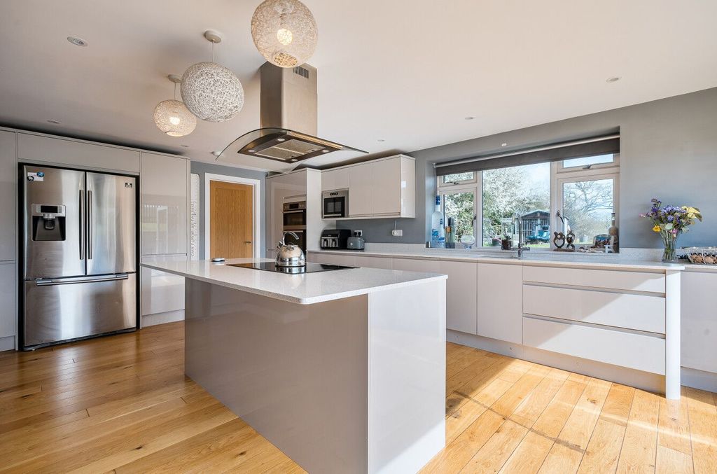 Property photo 2 of 18