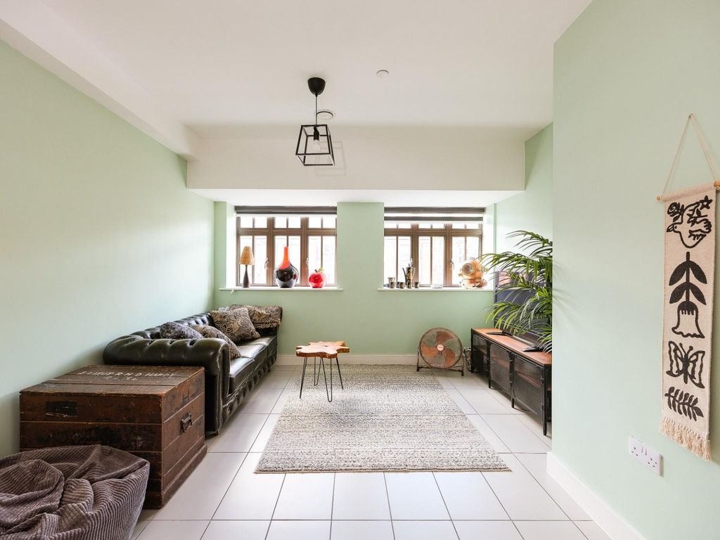 Property photo 3 of 28 Cnr52911.Jpg