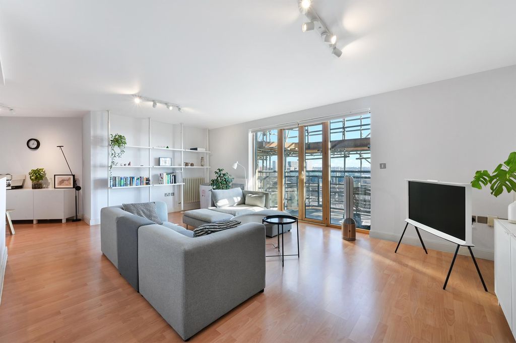 Property photo 3 of 12