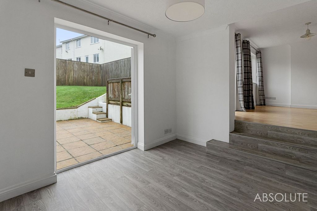 Property photo 3 of 23